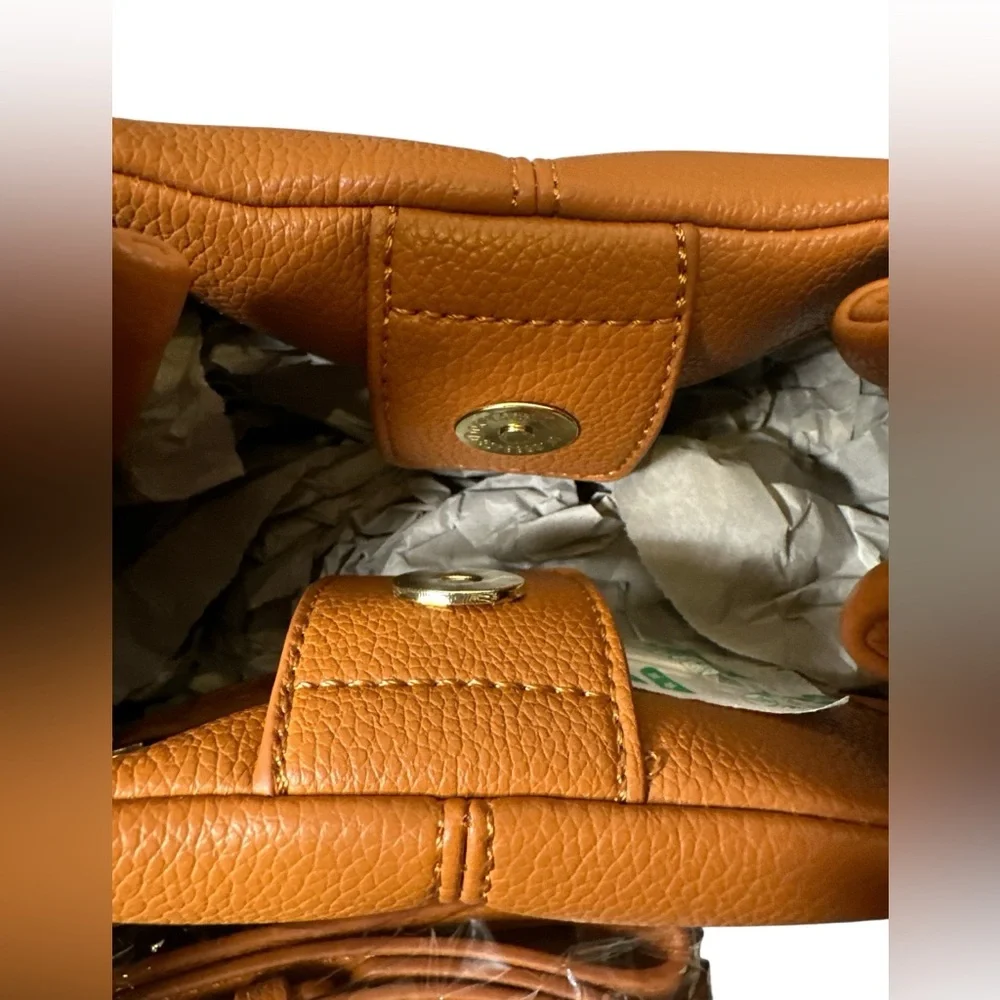 NEW Small Vinyl Bag with handle and crossbody strap. Carmel Color - Picture 5 of 10